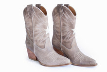 Estelar Taupe Cowgirl Boots
