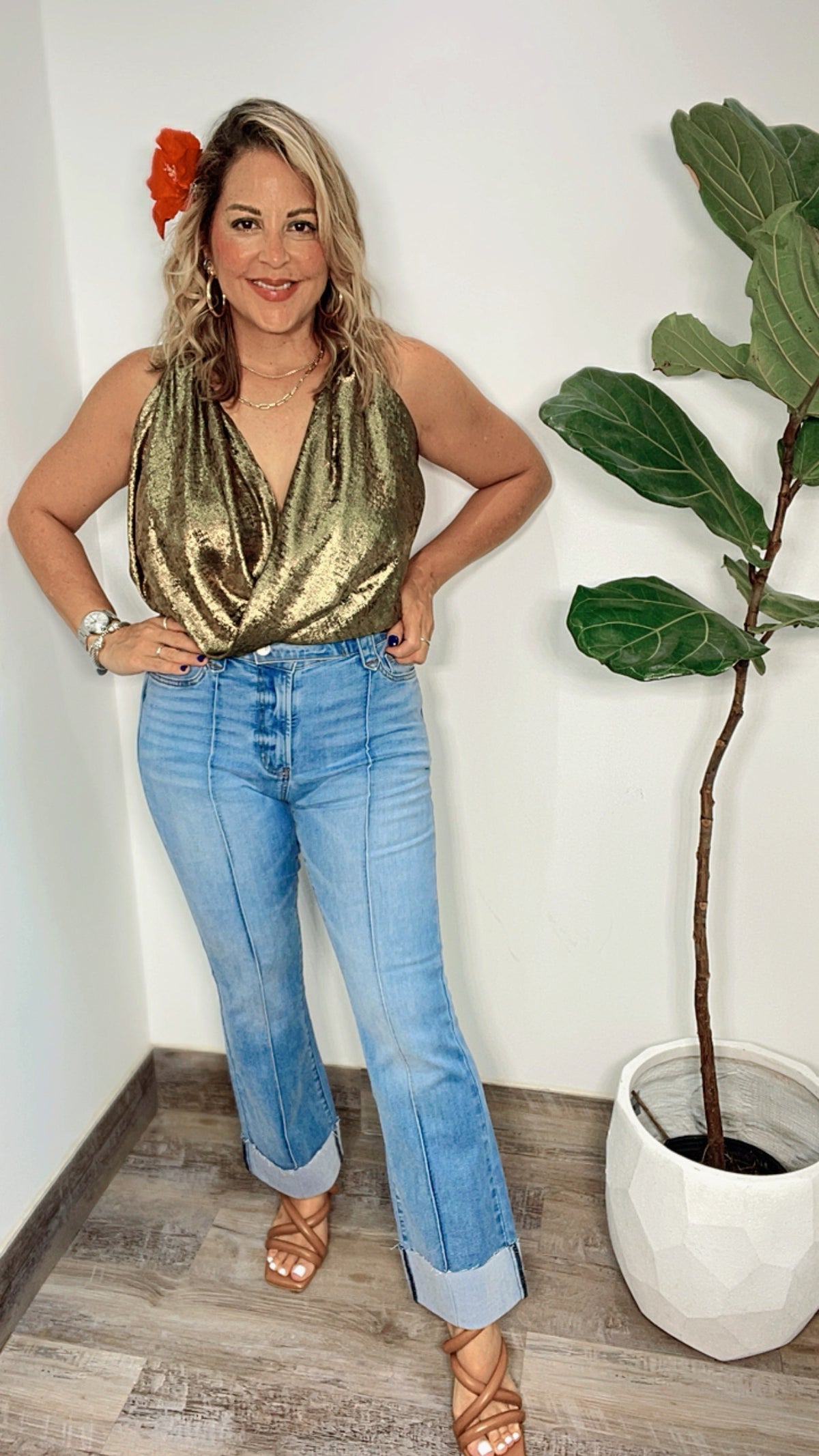 Vibrant Straight Med Wash Cuff Jeans