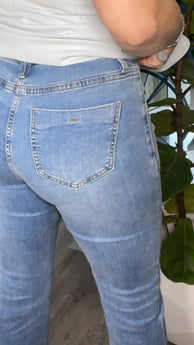 Vibrant H Waist Straight Jean